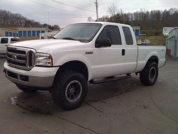 Superlift leveling kit and black nerf bars