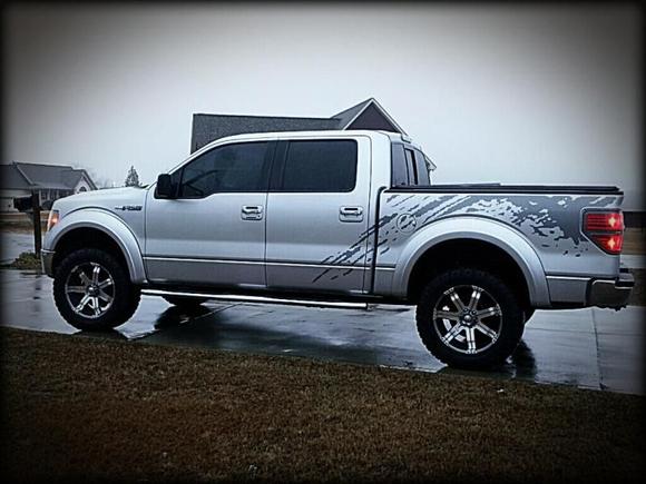 bushwacker Extend a flares... Raptor style splash graphics... 20 inch Cepek wheels with Goodyear Duratracs..285-60-20
2 inch auto spring spacer level