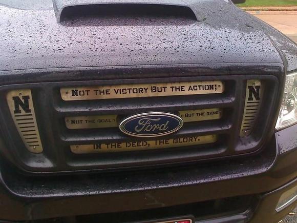 CUSTOM FX4 GRILLE INSERTS