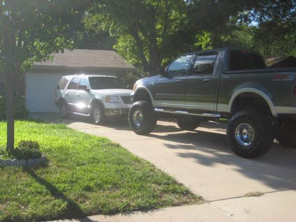 BIG FORD VS FACTORY FORD EXPEDITION