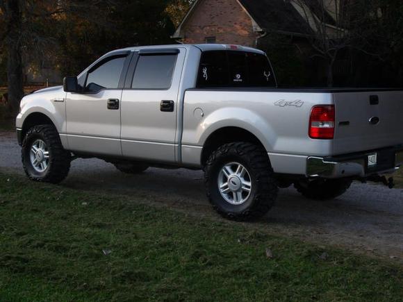 06 screw 4x4 straights with 5" tips,2.5" hell bent steel leveling kit installed,17" stock rims and 35" mud grapplers, 22s are gone!!!!!!!!!