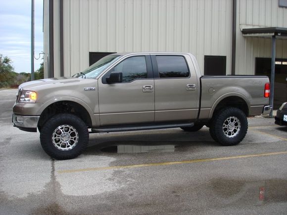 Rancho lift: 5.25" front, 2.875" rear
315/70 17 Duratracs (on 17x8): 1.875" front, 1.325" rear

Total 7.125" front, 3" rear