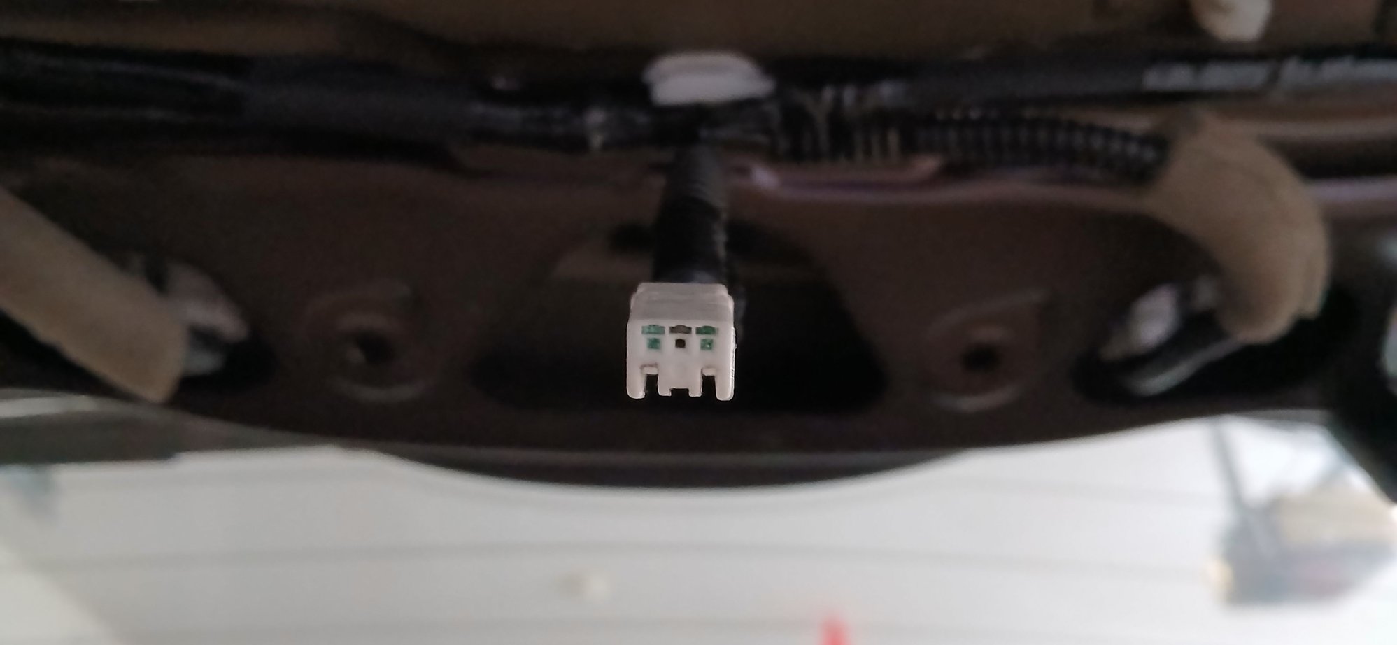 Plug to latch