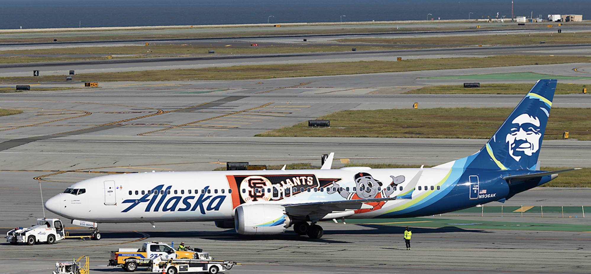 Alaska Airlines Releases Russell Wilson Livery - Real World