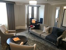 View into dining corner: table + 2 chairs and poweroutlets / blinds can be opened for views