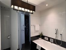 Junior suite bathroom