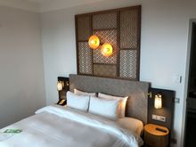 King bed has usb and electric outlets on the side of the bed