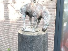 Memorial statue of hotel renovation in 2009:
Born and built 1987 as a Holiday inn,
Later the ugly duckling of Crowne Plaza Amsterdam centre transformed into the first EU Kimpton
