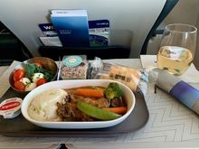 Last week I flew YYC to PSP on an 800 and it had ovens and hot food (are my pic from the flight).  On the return flight it was in a 700 but we were not served meals as they forgot to cater the flight.  We were offered snacks from the regular cart.  


