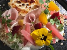 Caramelized goat cheese starter 