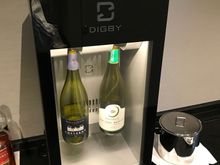 Club Lounge: whites