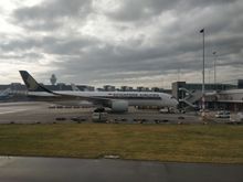 SQ new Airbus 350-900 in AMS