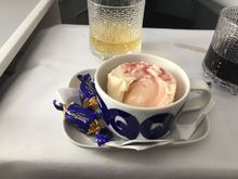 Ice cream with blueberry liquor 
