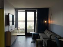 King suite living room