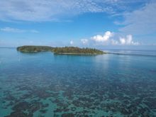 View on Motu Fareone (left) and Motu Tiahura (right). 