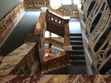 Twisting staircase
