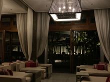 W lobby seating