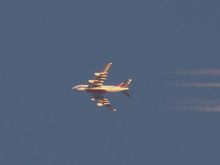 EK32 LHR-DXB A6-EDL FL370 about 30 seconds later