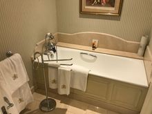 Bathroom - bathtub fills up fast