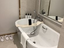 Bath tray for drink and phone