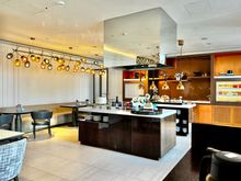 Buffet zone (Club Lounge)