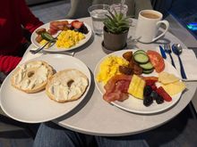 Club lounge breakfast 