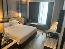 '1 king bed city view corner with 1 sofa bed'