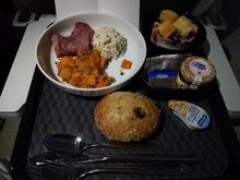 The bread roll was of course served warm. By airline standards this breakfast was really tasty. 