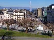 Looking down towards the Jet d'Eau from the Promenade de l'Observatoire 