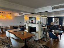 Executive Lounge 