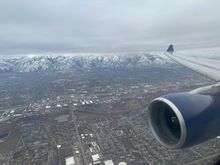 Approach into SLC on a DL A332 