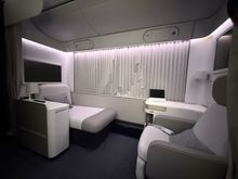 Middle seat divider