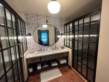 One Bedroom Suite: Bathroom