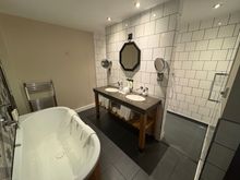 As promised in the room description a bathtub, but let's checkout the shower 