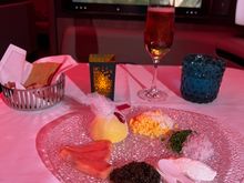 caviar with rose champagne