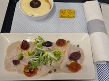 Finally, pork loin with tonnato sauce, FRA-LHR on 3/3. Bread was offered but I didn’t want one after a weekend carb-fest in Frankfurt. 

This time the crew described the meal as ‘turkey salad with cranberries’ - neither of which are actually on the plate 😂