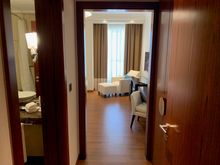 The hallway dividing the two bedrooms
