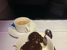 Usual sundae; with Espresso if you’re on the newer/refurbished widebodies (including 764s and 76Ks). Other dessert choices were a chocolate lava cake and the cheese plate