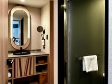 Premium Scramble Cross View Room (Bathroom)