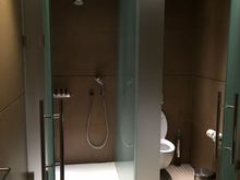 Qatar J Lounge Shower