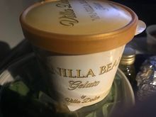 Transcon dinner service from LAX. 
Size: approx 100 ml.