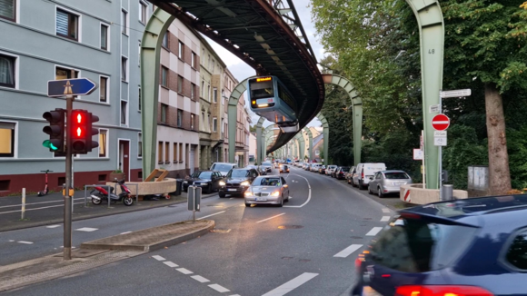No regular traffic light will be stopping the Schwebebahn!