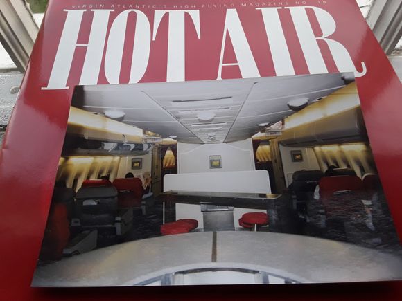 Bar and massage area in zone B on the 747-400