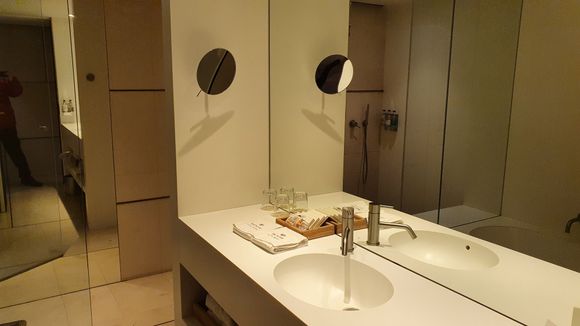 Executive room bathroom