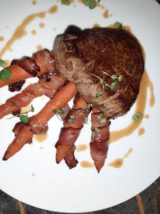 Their plating looked a little creepy with the carrots looking like fingers. 😮
