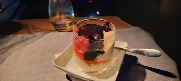 I chose the sundae with hot fudge and berries, after eating excelent ice cream in Israel, the  ice cream in the sundae was remarkably mediocre.