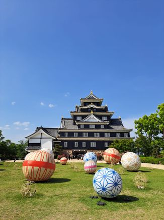 Okayama Castle with inflatable & tied down balls . From posters it looked like the Castle and the Korakuen garden are lit up at night during May & June
