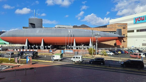 The JMSDF Diesel-electric submarine Akishio taken from the observation deck of the Yamato Museum in Kure ( Jan 2024)