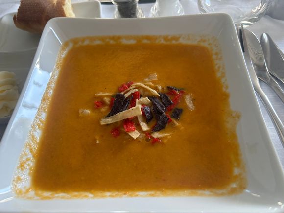 Tortilla Soup: 1'st world nitpick, taste was owesum, if it was poured without creating those rings - we get a CX F style look