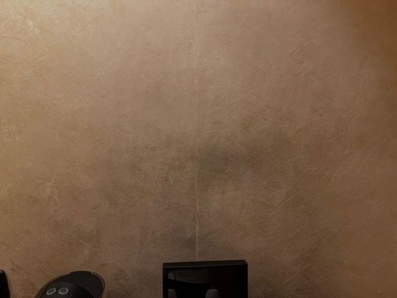 Wallpaper in the privilege room.